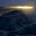 000091 Plerins sur le bord du volcan Bromo (Java, Indonsie). Photographie prise au moment du lever du soleil. A l'arrire plan, la caldeira du Tengger.