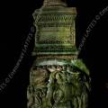 000147 Basilique de la citerne (Yerebatan Saray, Istanbul, Turquie). Cette citerne byzantine longue de 140 m et large de 70 fut construite par Constantin au IVe sicle. La vote est soutenue par 12 ranges de 28 colonnes hautes de 8 mtres, remploi de temples paens. Au fond de la citerne, l'une des deux ttes de Gorgones (ou Mduses) sert de base  une colonne. Flash et rflecteur.
