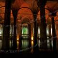 000148 Basilique de la citerne (Yerebatan Saray, Istanbul, Turquie). Cette citerne byzantine longue de 140 m et large de 70 fut construite par Constantin au IVe sicle. La vote est soutenue par 12 ranges de 28 colonnes hautes de 8 mtres, remploi de temples paens.