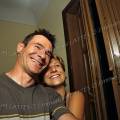 000180 Couple d'amoureux souriant. Auto portrait dans une chambre d'htel  Agrigente (Sicile, Italie). Bounce flash.