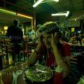 000353 Jeune femme dans un restaurant populaire d'Arequipa (Prou). 