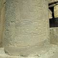 000434 Colonne monolithe grave sur le site archologique de Chavin de Huantar (Ancash, Prou).