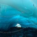 000444 Tunnel naturel sous le glacier Pastoruri qui culmine  5400 m. Le glacier recule de plusieurs mtres chaque anne en raison du rchauffement de la plante. Ce tunnel rsulte de la fonte du glacier (parc naturel de Huascarn, Ancash, Prou).