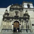 000535 Fronton de l'glise jsuite de la Compaa avec sa faade baroque (Arequipa, Prou). La pierre blanche volcanique qui la constitue s'appelle sillar. Filtre polarisant.