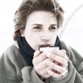 000883 Randonneuse frigorifie et fivreuse se rchauffant en buvant un th. 