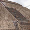 000933 Pyramide du Soleil sur le site de Teotihuacn (Mexico, Mexique). Troisime plus grande pyramide au monde avec ses 70 mtres de hauteur, la pyramide du Soleil a t difie en 100 aprs JC dans ce qui tait  l'poque la plus grande cit du Mexique.