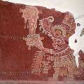 000944 Dtail d'une des fresques murales du palais de Tepantitla reprsentant une procession de  prtres  luxueusement vtus de capes richement dcores, portant un casque  tte de crocodile aux dents acres et autres objets symboliques (Teotihuacn, Mexico, Mexique).