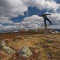 001004 Homme en quilibre sur une borne en granite (Puy-de-Dme (63), France). Image prise au Col du Bal, sur les crtes du Forez.