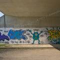 001033 Graffiti sous un pont autoroutier (Cher (18), France).