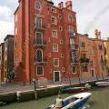 001083 Immeuble rsidentiel rcemment restaur dans le quartier de Cannaregio  Venise (Vntie, Italie).