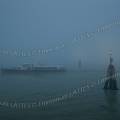 001088 Lagune de Venise dans la brume au petit matin (Vntie, Italie).