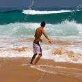 001406 skimboarder sur la plage de Cordoama (Praia da Cordoama) en Algarve (Portugal).