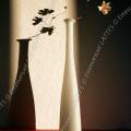 001448 Composition florale pure dans un vase de forme allonge.