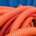 001453 Gaine annele orange de protection de cbles lectriques (TPC) sur un chantier (Allier (03), France).