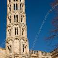 001545 Le clocher de la cathdrale Saint-Thodorit est de style roman et date du XIIme sicle. Il prend la forme d'une tour fenestrelle  six tages et aux fentres gmines. (Uzs (30700), Gard (30), France).