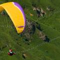 001632 Parapentiste en vol dans le massif du Sancy (Puy-de-Dme (63), France).