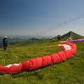 001633 Parapentistes prparant leur envol dans le massif du Sancy (Puy-de-Dme (63), France).