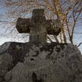 001724 Croix de chemin en basalte sur son socle. Sur la croix, un Christ est sculpt d'une manire schmatique, les bras tendus sur la barre transversale (St Victor la Rivire (63790), Puy-de-Dme (63), France).
